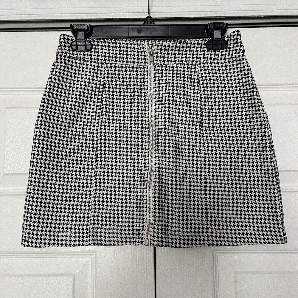 Forever 21 Mini Skirt Womens Size M Black White Houndstooth Front Zip, Stretch
